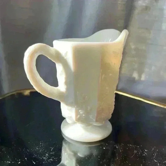 Vintage Westmoreland milk glass grapevine pattern pitcher 5” - Picture 4 of 5